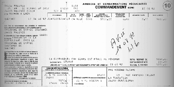 Le 13 août 1992, le Trésor Public de Valence a transmis deux commandements à payer sur ordre du Procureur de la République  du 04/08/1992 pièce (9 et 10) pour un total de 10.699 francs. 